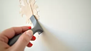 Jak usunąć piankowe naklejki ze ściany